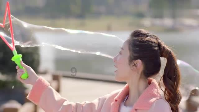 《今晚开放麦》出圈理由:岳云鹏的嘴,金莎的脑洞