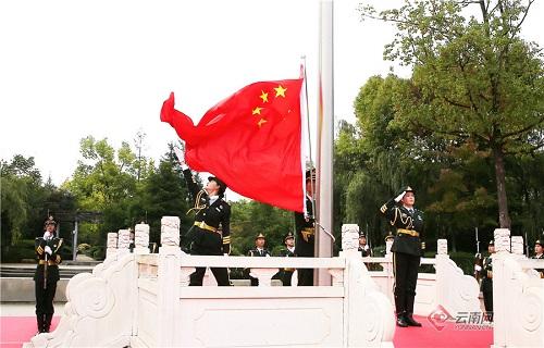 轻薄本+AI是何新玩法?半个月探索灵耀14 2024